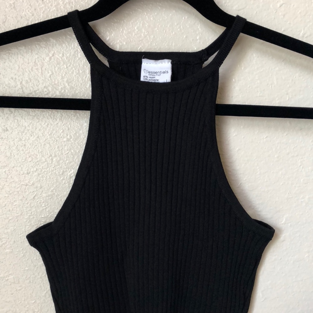 NWOT Tilly’s Ribbed Cropped Halter